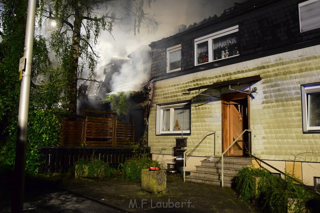 Grossfeuer Einfamilienhaus Siegburg Muehlengrabenstr P0258.JPG - Miklos Laubert